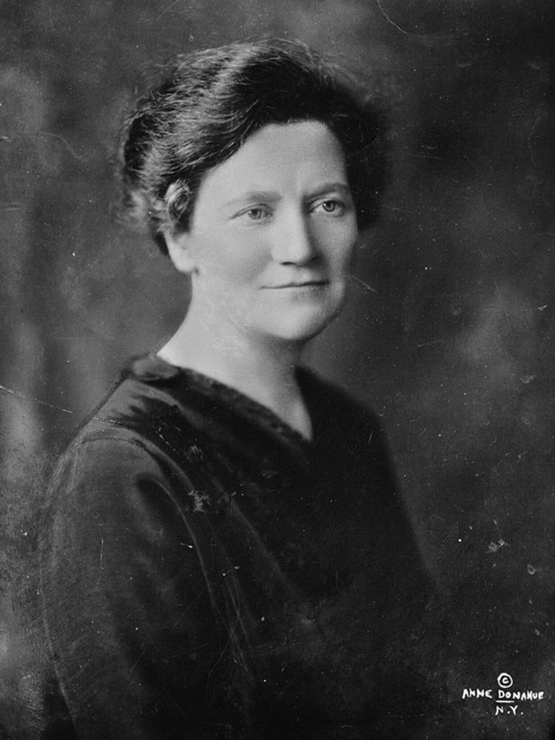 Mary MacSwiney, Maire Nic Shuibhne, Irish patriot, is born