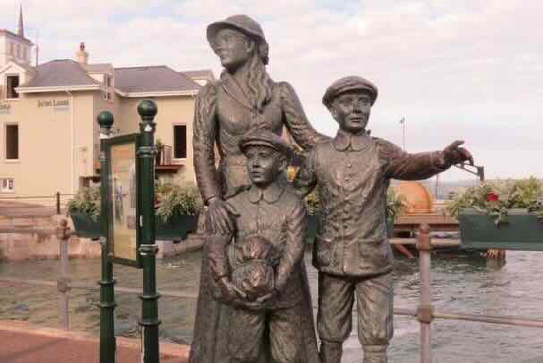 Annie Moore, 15, of County Cork, 1st Irish Immigrant through Ellis Island